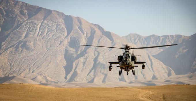 Drönare över ökenmark.