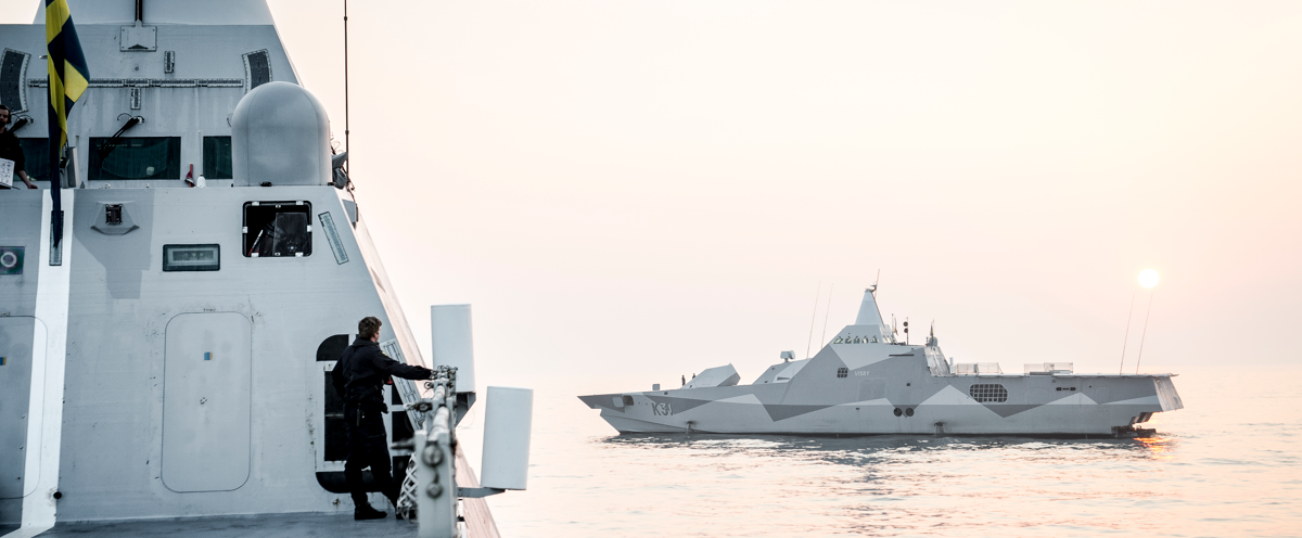 Försvarsmaktens fartyg på havet.