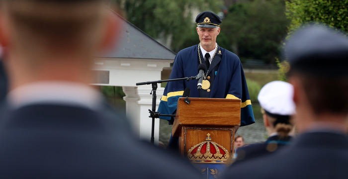 Rektor Robert Egnell i talarstol. 
