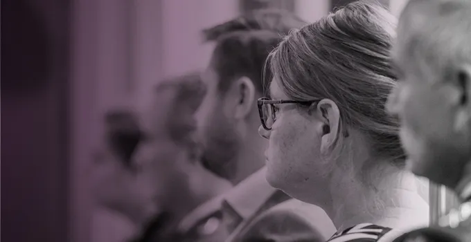 Ansikten i profil, rosatonad.