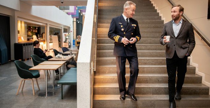 Till vänster: Peter Lidén, militär lärare och överstelöjtnant . Till höger, Oscar Jonsson, forskare i krigsvetenskap.