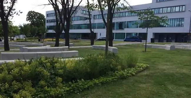 The triangle-parc outside the SEDU.