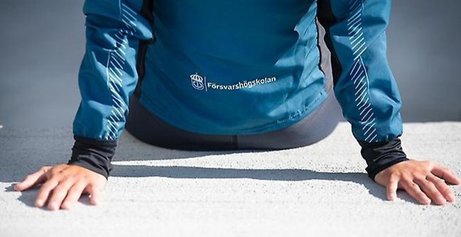 Ryggdetalj träningsjacka.