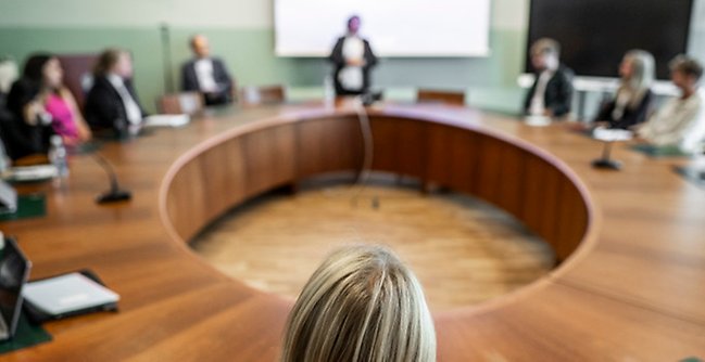 Möte runt ett bord