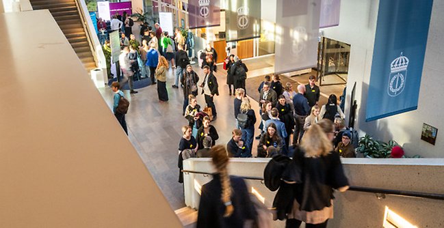 Försvarshögskolans lobby under Öppet hus.
